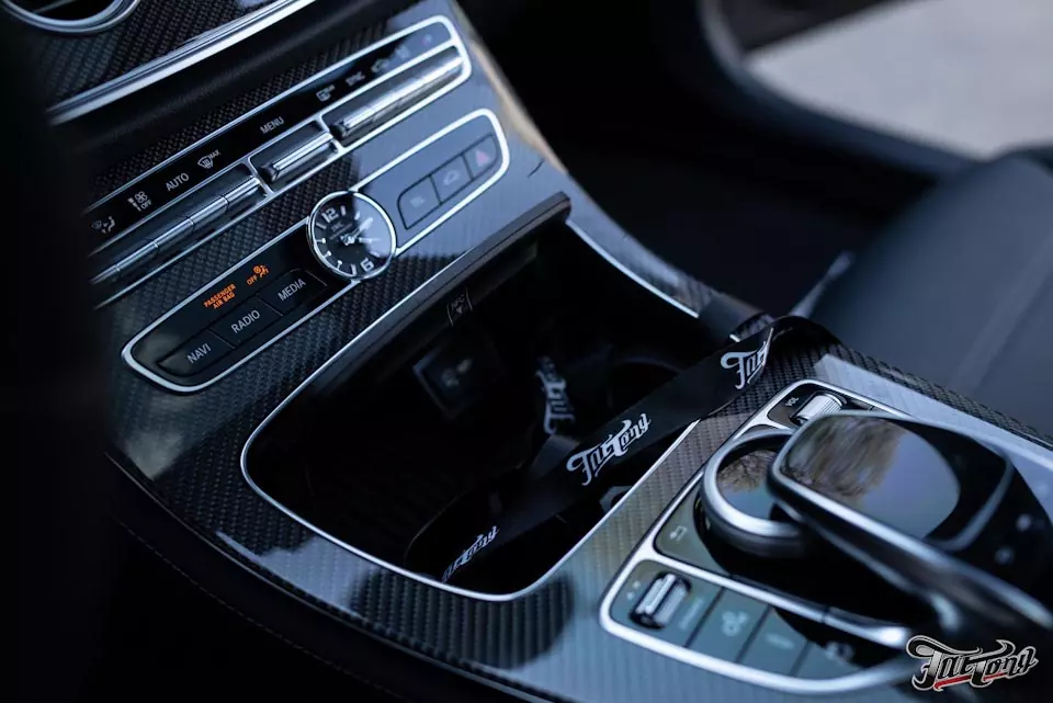 Mercedes E63s AMG. Полная замена акустики, шумоизоляция салона, антигравийная защита, карбон.